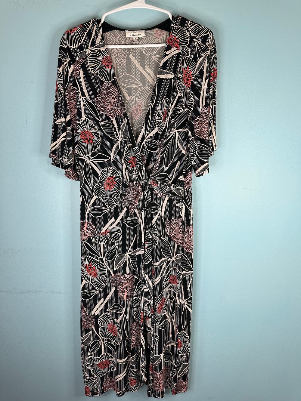 Signature by Robbie Bee wrap dress pink, black, and white floral print Size M